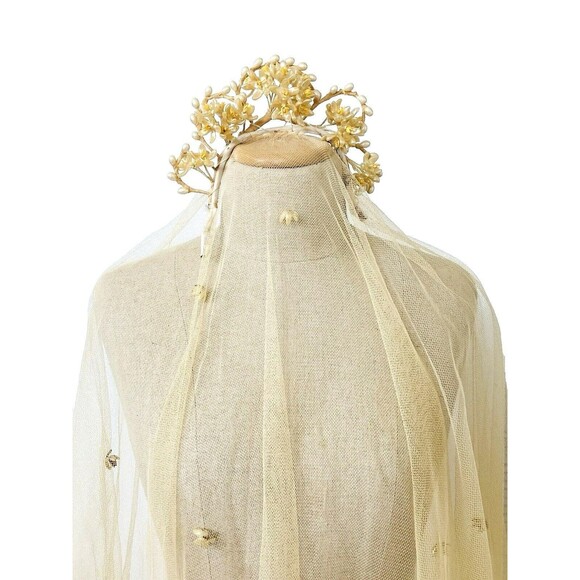 Antique to Vintage Wax Flowers Bridal Tiara and Veil with Orange Blossoms c.1930 - Picture 1 of 12